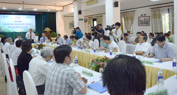 Tọa[-]đàm[-]“Liên[-]kết[-]bảo[-]tồn[-]đa[-]dạng[-]sinh[-]học[-]cho[-]phát[-]triển[-]bền[-]vững"